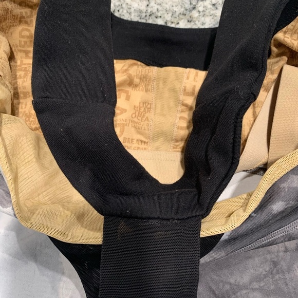 2 pc Lululemon top and pants, pants are size 4 no size label on - Picture 12 of 14